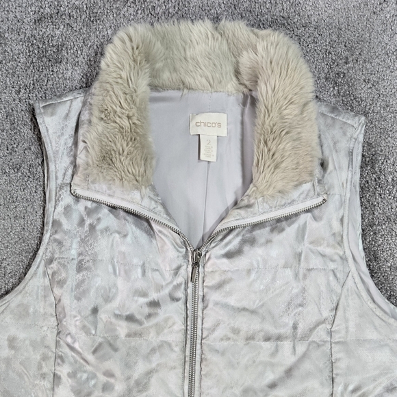 Chico's Silver Animal Print Metallic Faux Fur Collar Quilted Zip Vest Pockets - Picture 5 of 9